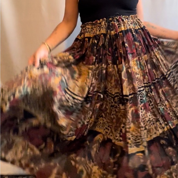 Vintage cotton maxi skirt in ethnic print with very wide drawstring waist tie - Picture 5 of 8